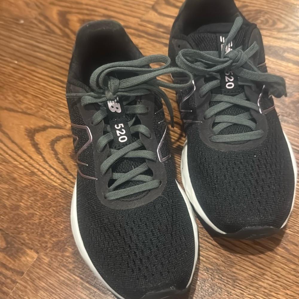 New Balance Girls 520 Sneakers Size 6 Worn once!